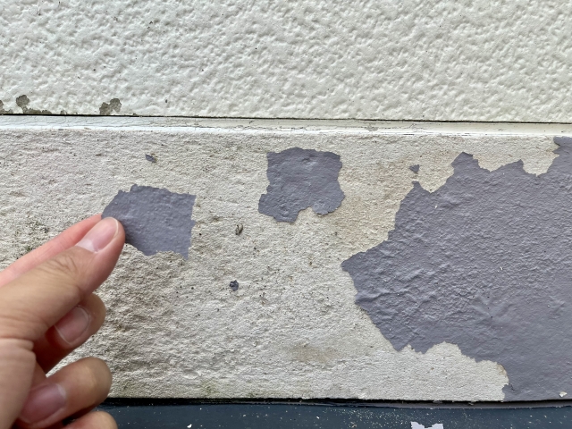 塗膜が剥がれた外壁