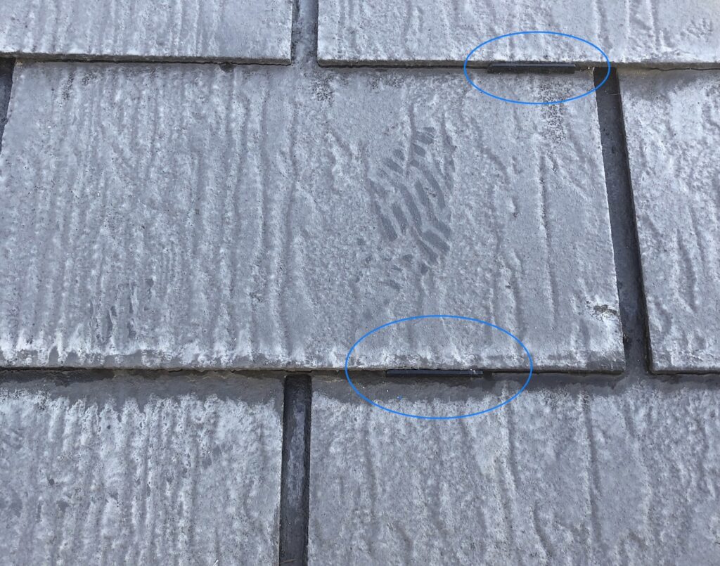 屋根塗装の縁切り タスペーサー挿入