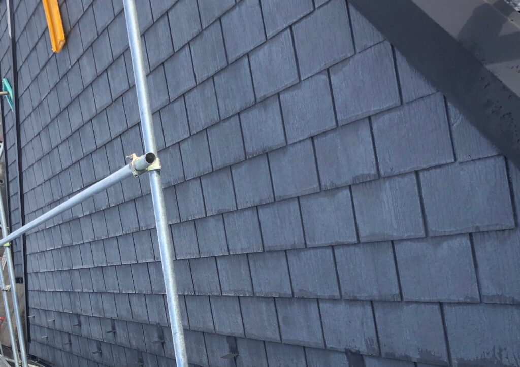 屋根塗装の縁切り タスペーサー挿入