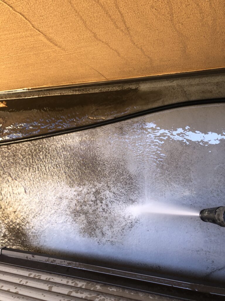 FRP防水
トップコート塗装
下地処理