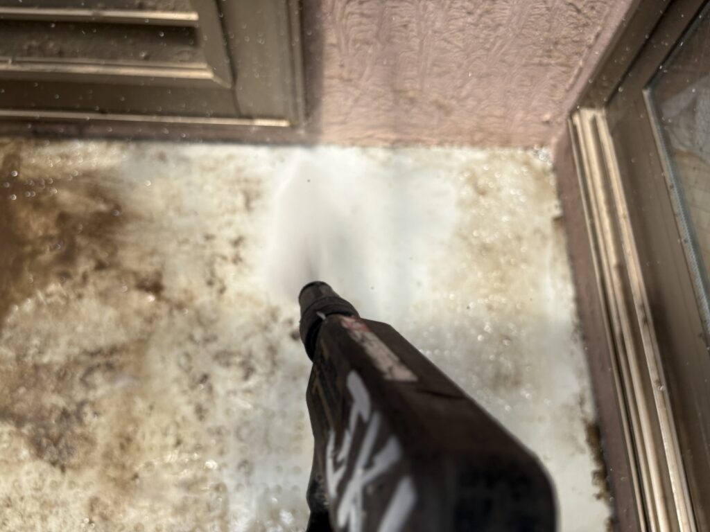 高圧洗浄
ベランダタイル