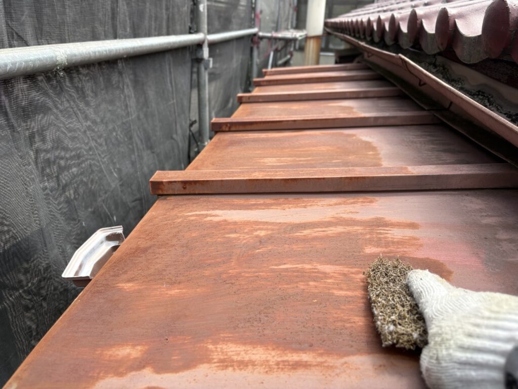 瓦棒庇屋根
ケレン